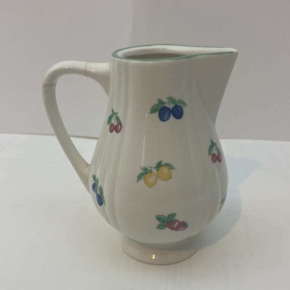 RICHARD GINORI ITALY PORCELAIN WINE WITH FRUIT PATTERN CREAMER
